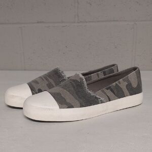 Camouflage Canvas Slip-On Sneakers Size 9, Camo, Casual